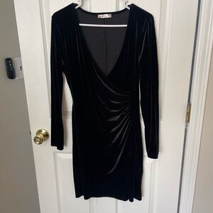Chic Black Velvet Long Sleeve Dress